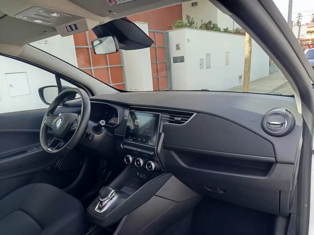 Renault Zoe 2020 - 13990 EUR, 24000 km - AUTO.MOTO.pt - 24000km - foto 13 de 17
