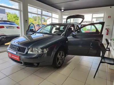 Audi A4 Avant 2004 - 6250 EUR, 348000 km - AUTO.MOTO.pt - 348000km - foto 21 de 34