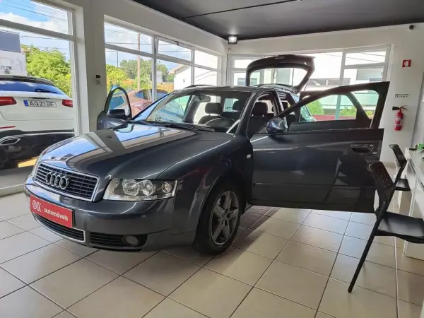 Audi A4 Avant 2004 - 6250 EUR, 348000 km - AUTO.MOTO.pt - 348000km - foto 21 de 34