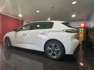 Peugeot 308 2024 - 21950 EUR, 60834 km - AUTO.MOTO.pt - 60834km - foto 4 de 19