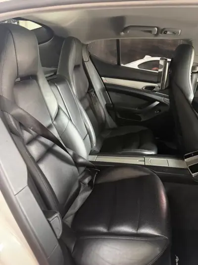 Porsche Panamera 2015 - 39900 EUR, 186000 km - AUTO.MOTO.pt - 186000km - foto 9 de 17