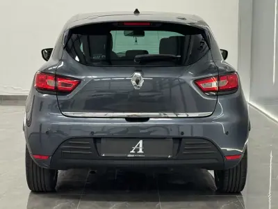 Renault Clio 2017 - 10990 EUR, 110000 km - AUTO.MOTO.pt - 110000km - foto 12 de 14