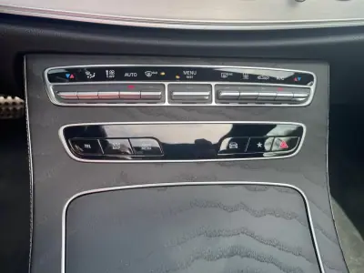 Mercedes-Benz E 300 2021 - 33990 EUR, 156000 km - AUTO.MOTO.pt - 156000km - foto 28 de 39