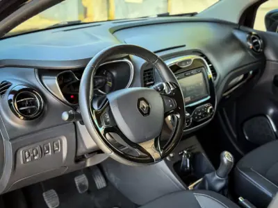 Renault Captur 2014 - 10800 EUR, 108000 km - AUTO.MOTO.pt - 108000km - foto 5 de 12