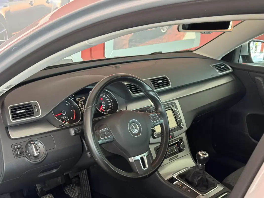 Volkswagen Passat Variant 2011 - 10990 EUR, 112945 km - 112945km - foto 16 de 20