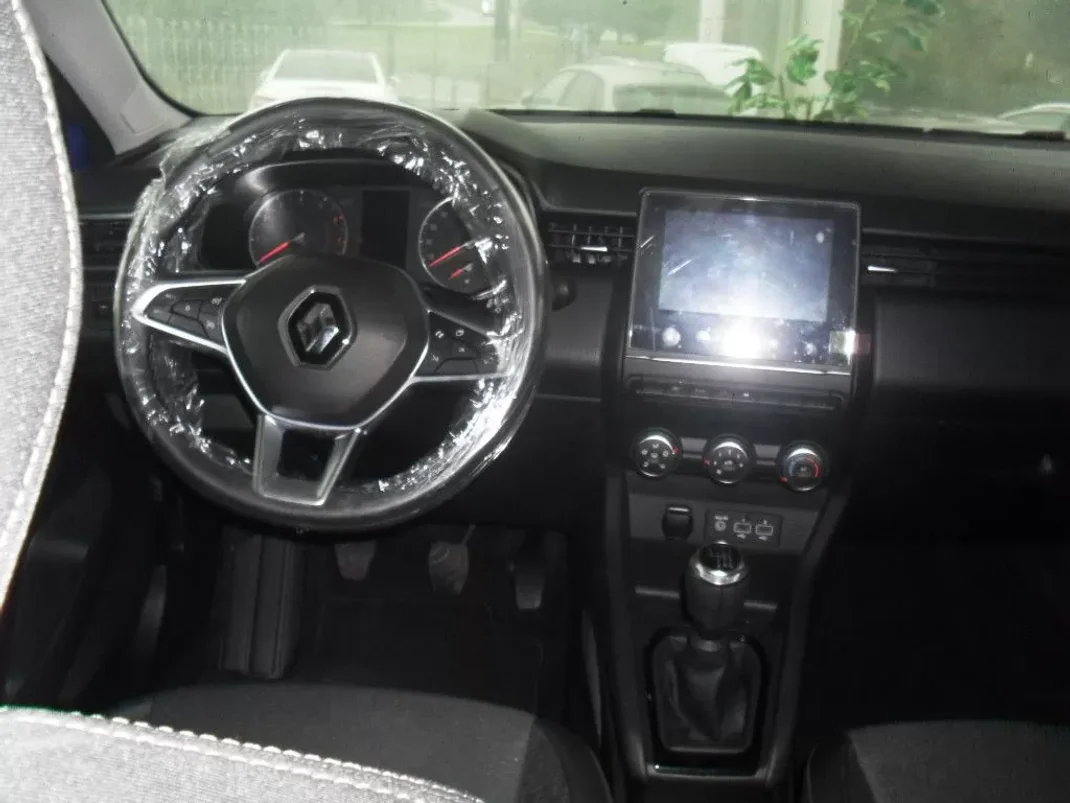 Renault Clio 2021 - 14950 EUR, 8700 km - 8700km - foto 7 de 10