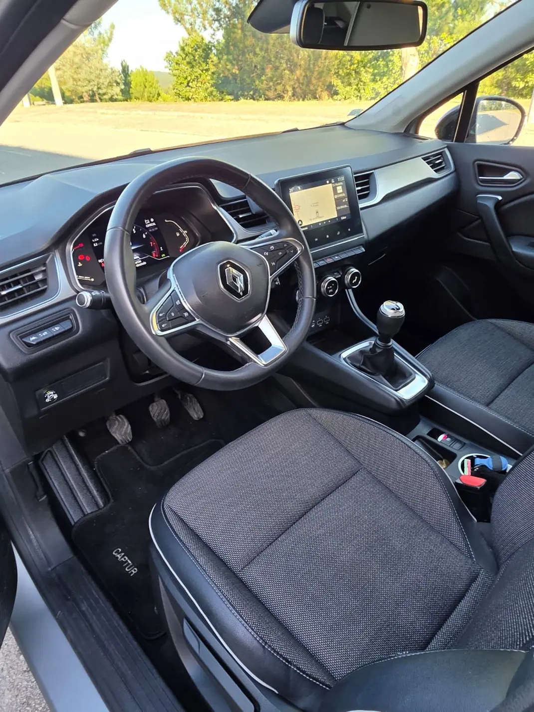 Renault Captur 2021 - 14500 EUR, 138000 km - 138000km - foto 4 de 10