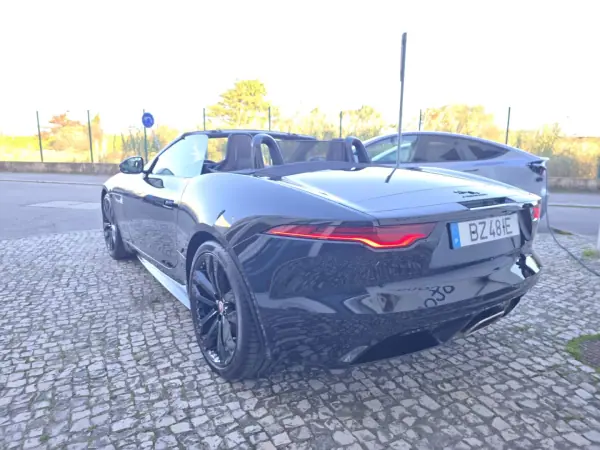 Jaguar F-Type 2022 - 67450 EUR, 11000 km - AUTO.MOTO.pt - 11000km - foto 10 de 19