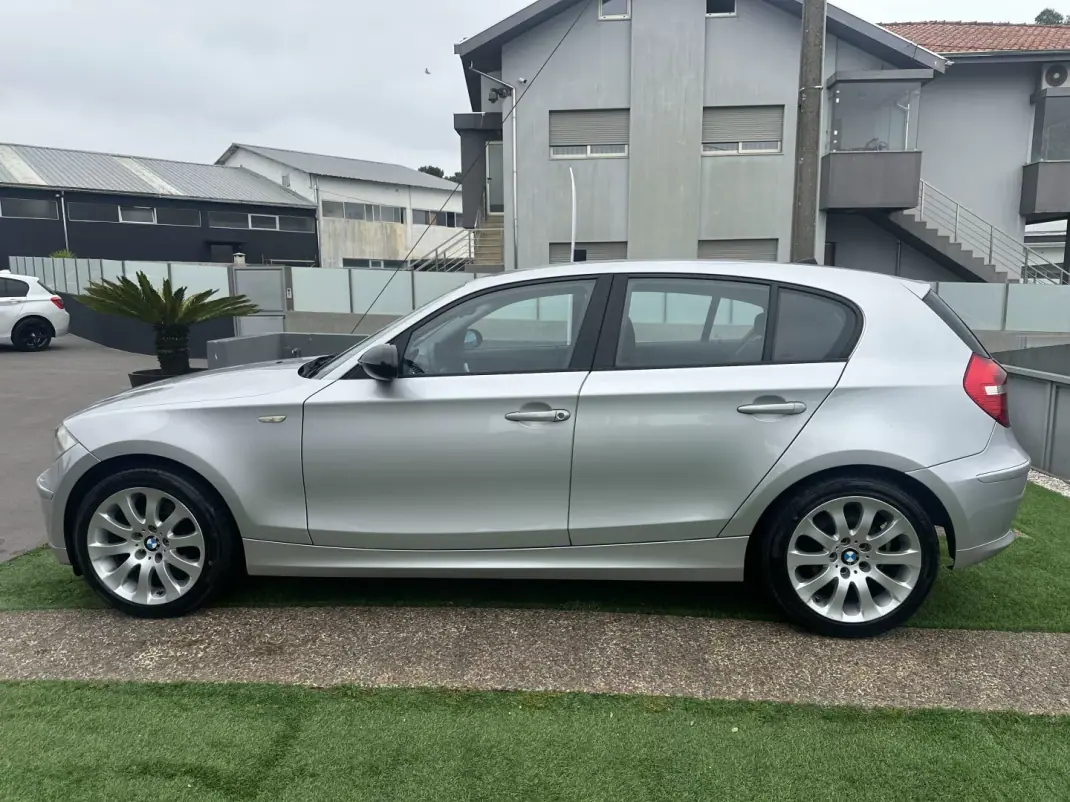 BMW 118 2009 - 8900 EUR, 184000 km - AUTO.MOTO.pt - 184000km - foto 18 de 55