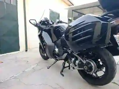 Kawasaki GTR 2012 - 9900 EUR, 44200 km - foto 6 de 11