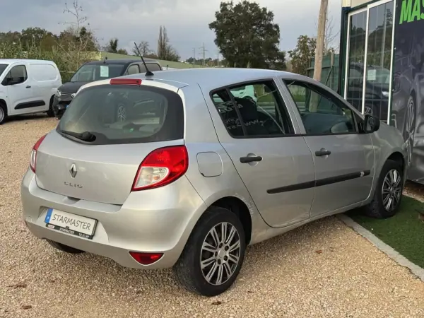 Renault Clio 2009 - 4280 EUR, 290626 km - AUTO.MOTO.pt - 290626km - foto 8 de 16