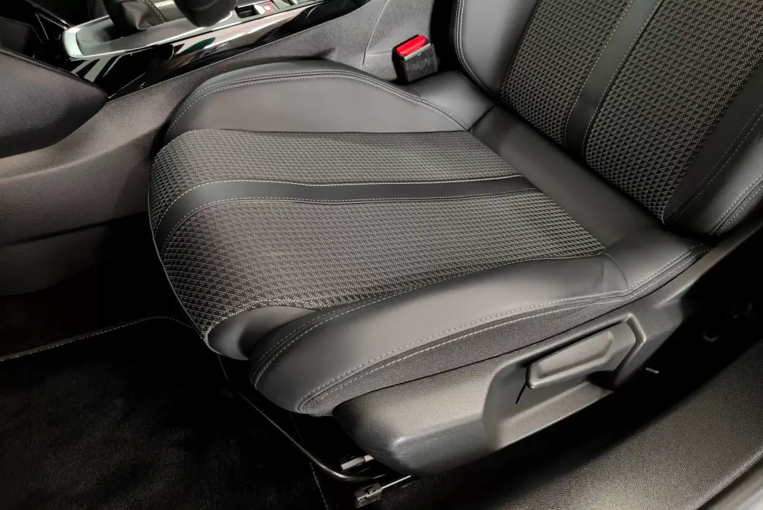 Peugeot 2008 2020 - 15990 EUR, 67000 km - AUTO.MOTO.pt - 67000km - foto 31 de 61