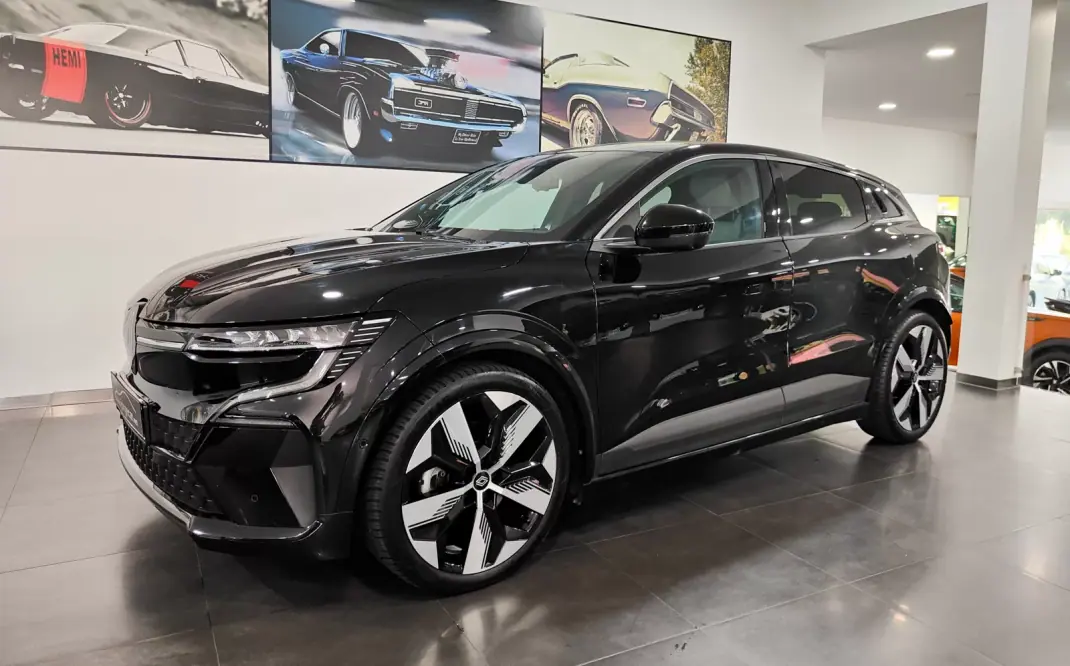 Renault Mégane E-Tech 2022 - 27990 EUR, 40000 km - AUTO.MOTO.pt - 40000km - foto 2 de 47