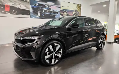 Renault Mégane E-Tech 2022 - 27990 EUR, 40000 km - AUTO.MOTO.pt - 40000km - foto 2 de 47
