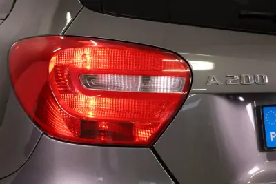 Mercedes-Benz A 200 2015 - 20950 EUR, 54047 km - AUTO.MOTO.pt - 54047km - foto 18 de 32