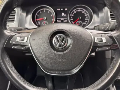 Volkswagen Golf 2017 - 14500 EUR, 123332 km - AUTO.MOTO.pt - 123332km - foto 12 de 26