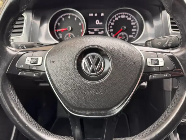Volkswagen Golf 2017 - 14500 EUR, 123332 km - AUTO.MOTO.pt - 123332km - foto 12 de 26