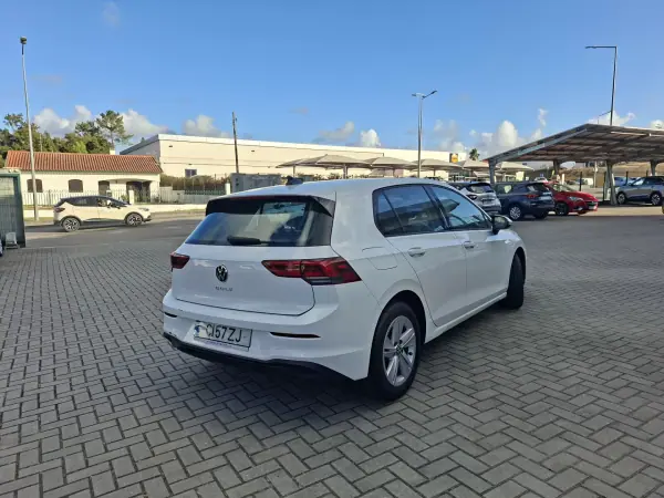 Volkswagen Golf 2021 - 16750 EUR, 61800 km - AUTO.MOTO.pt - 61800km - foto 6 de 28