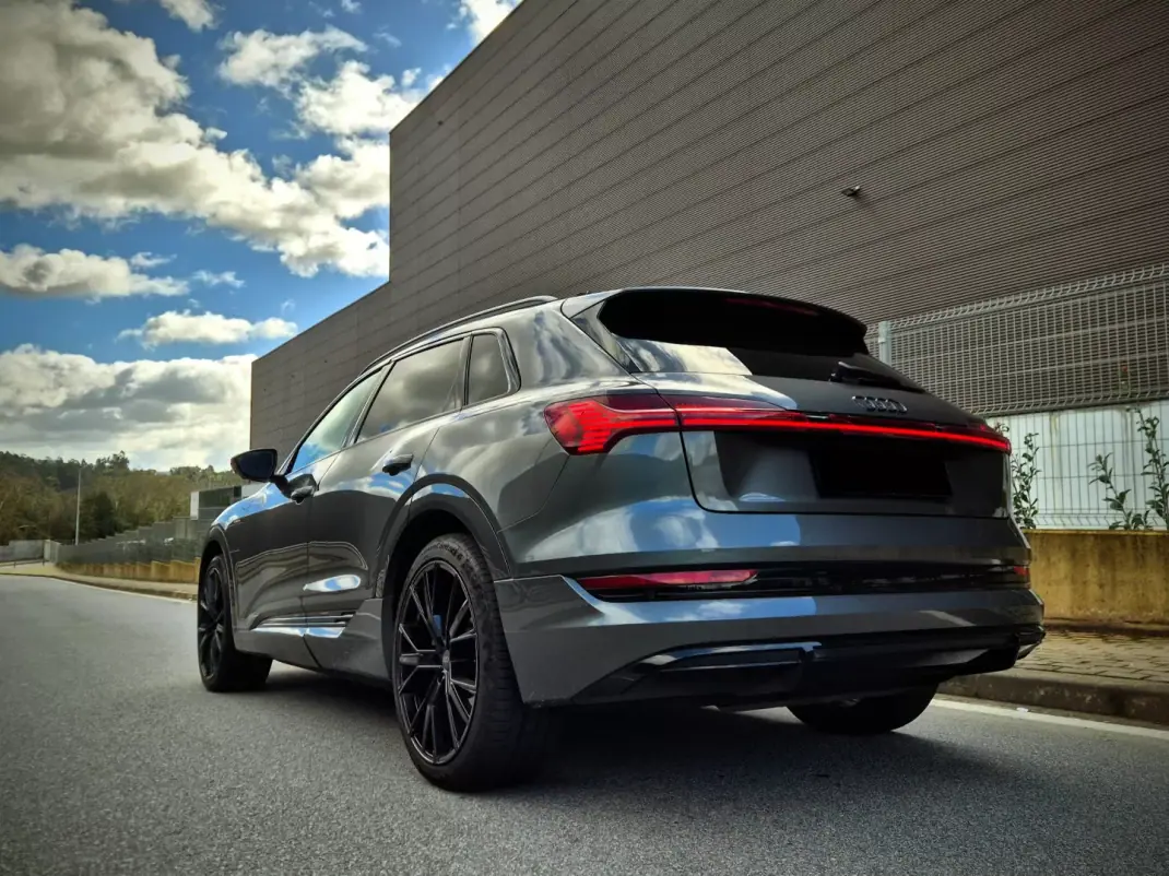 Audi e-tron 2020 - 29000 EUR, 133000 km - AUTO.MOTO.pt - 133000km - foto 9 de 23