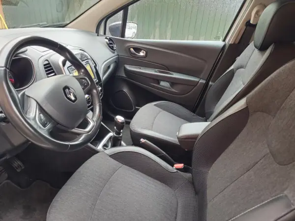 Renault Captur 2019 - 15500 EUR, 70400 km - AUTO.MOTO.pt - 70400km - foto 5 de 10