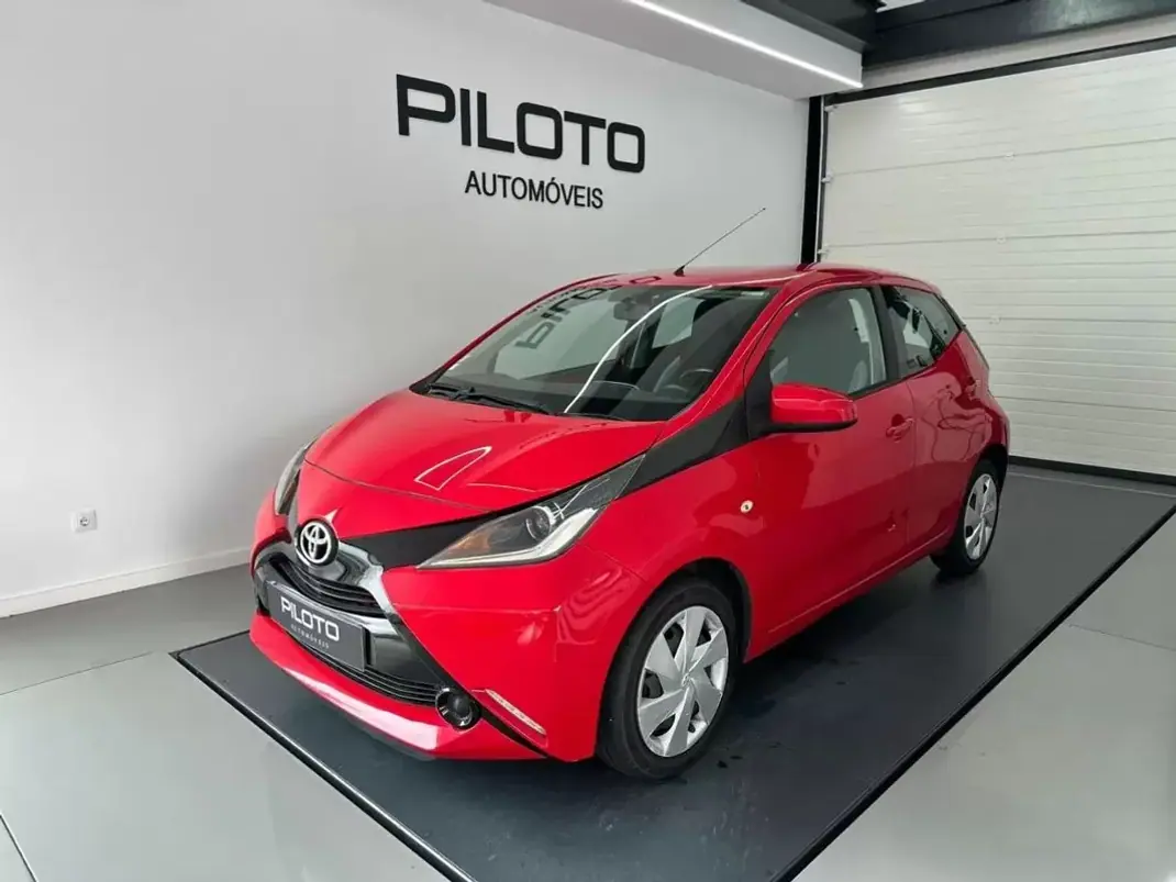 Toyota Aygo 2016 - 6990 EUR, 107121 km - AUTO.MOTO.pt - 107121km - foto 1 de 17
