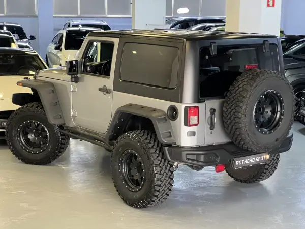 Jeep Wrangler 2014 - 39990 EUR, 115000 km - AUTO.MOTO.pt - 115000km - foto 18 de 54