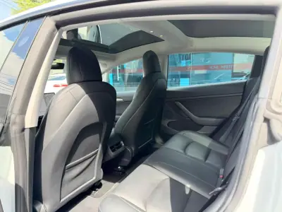 Tesla Model 3 2021 - 24900 EUR, 142000 km - AUTO.MOTO.pt - 142000km - foto 7 de 10