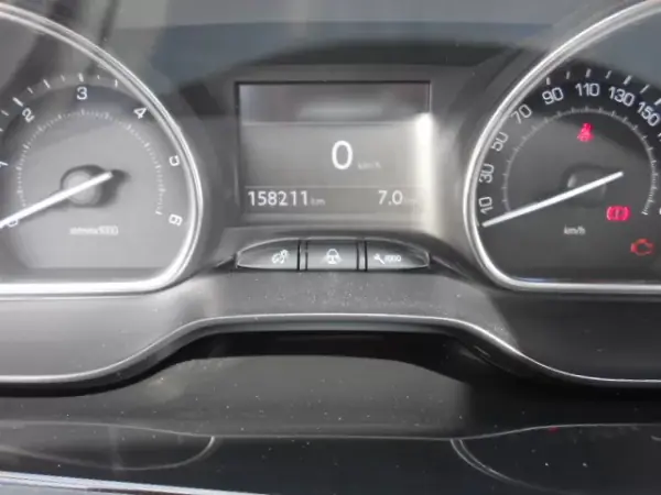Peugeot 2008 2013 - 9900 EUR, 158211 km - AUTO.MOTO.pt - 158211km - foto 12 de 12