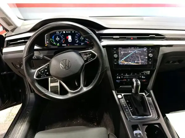Volkswagen Arteon Shooting Brake 2021 - 25900 EUR, 113390 km - AUTO.MOTO.pt - 113390km - foto 7 de 12