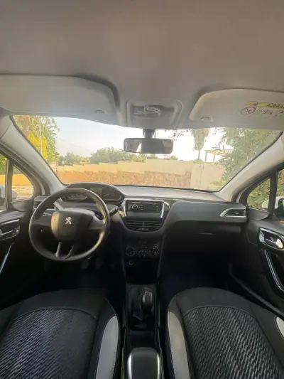 Peugeot 2008 2016 - 10900 EUR, 136445 km - AUTO.MOTO.pt - 136445km - foto 4 de 7