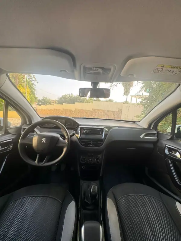 Peugeot 2008 2016 - 10900 EUR, 136445 km - AUTO.MOTO.pt - 136445km - foto 4 de 7
