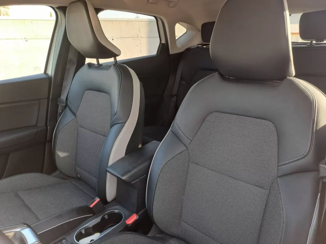 Renault Captur 2019 - 19500 EUR, 119000 km - AUTO.MOTO.pt - 119000km - foto 10 de 15