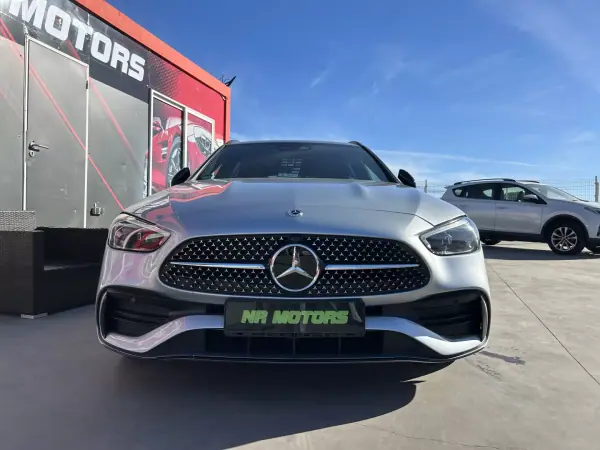 Mercedes-Benz C 300 2023 — foto 3 de 25