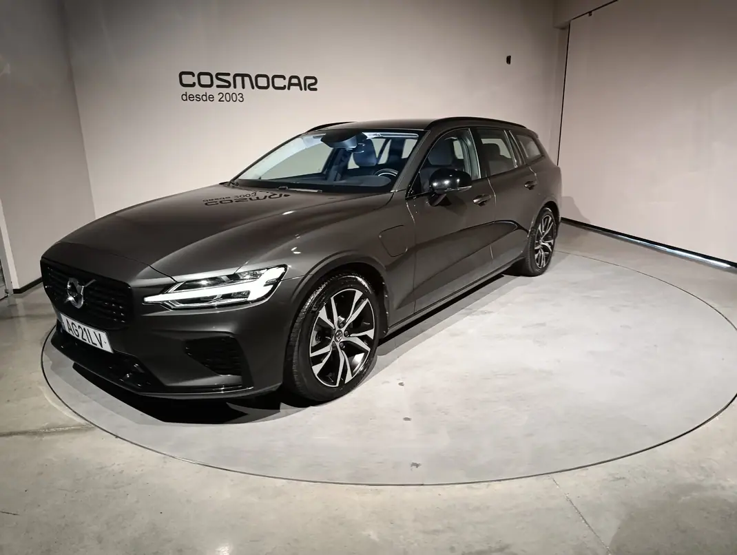 Volvo V60 2021 - 25900 EUR, 102259 km - AUTO.MOTO.pt - 102259km - foto 1 de 15