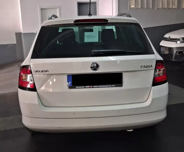 Skoda Fabia Break 2016 - 7990 EUR, 110000 km - AUTO.MOTO.pt - 110000km - foto 5 de 18