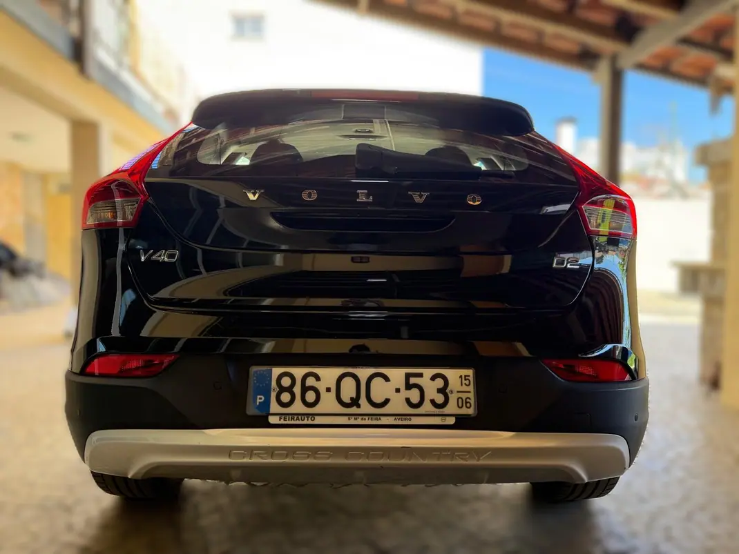 Volvo V40 Cross Country 2015 - 13900 EUR, 115900 km - AUTO.MOTO.pt - 115900km - foto 3 de 11