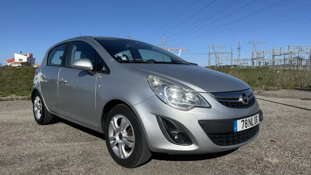 Opel Corsa 2013 - 4650 EUR, 212000 km - AUTO.MOTO.pt - 212000km - foto 1 de 13