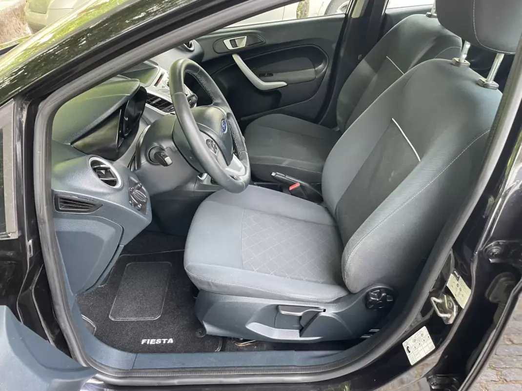 Ford Fiesta 2012 - 5500 EUR, 272349 km - AUTO.MOTO.pt - 272349km - foto 21 de 32