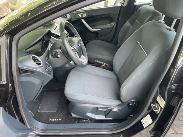 Ford Fiesta 2012 - 5500 EUR, 272349 km - AUTO.MOTO.pt - 272349km - foto 21 de 32