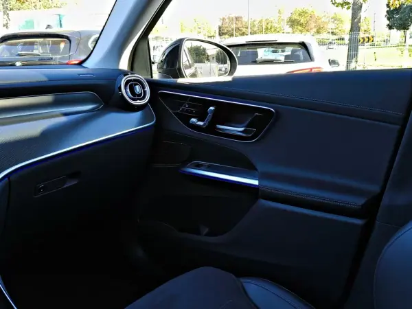 Mercedes-Benz GLC 400 2024 - 69990 EUR, 25400 km - AUTO.MOTO.pt - 25400km - foto 24 de 35