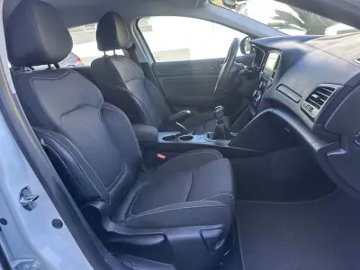Renault Mégane Sport Tourer 2017 - 9900 EUR, 190000 km - AUTO.MOTO.pt - 190000km - foto 50 de 60