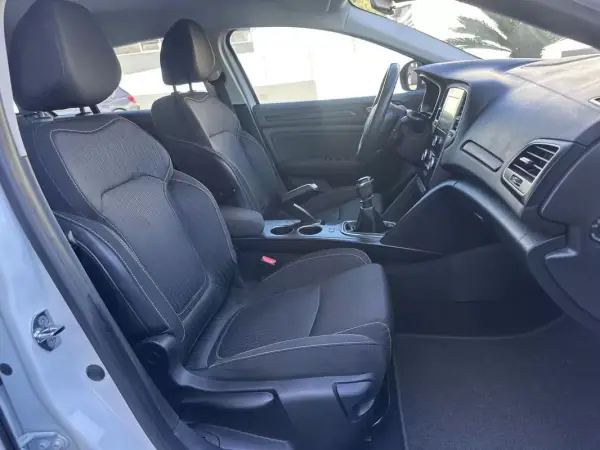 Renault Mégane Sport Tourer 2017 - 9900 EUR, 190000 km - AUTO.MOTO.pt - 190000km - foto 50 de 60