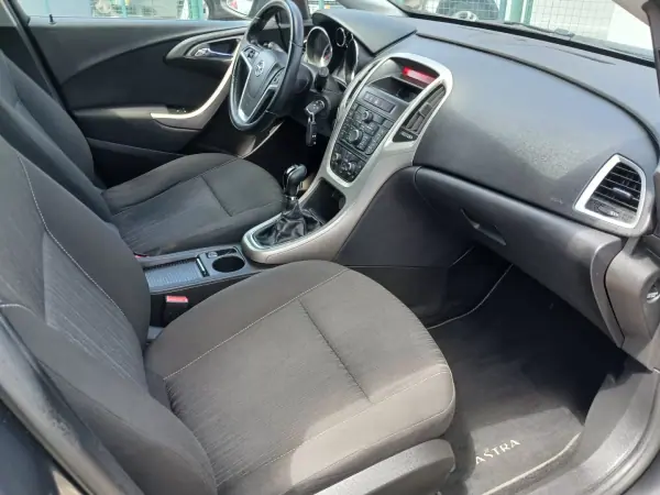 Opel Astra Sports Tourer 2011 - 6750 EUR, 153222 km - AUTO.MOTO.pt - 153222km - foto 22 de 25