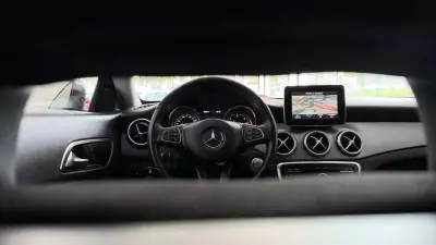Mercedes-Benz CLA 180 2017 - 18990 EUR, 111452 km - AUTO.MOTO.pt - 111452km - foto 12 de 28