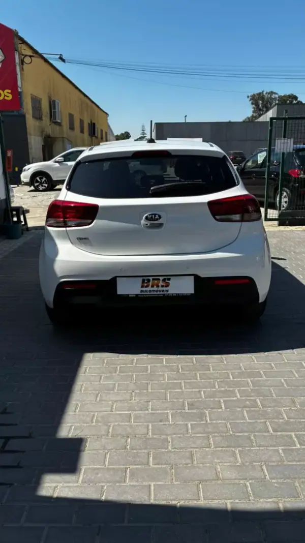 Kia Rio 2021 - 15950 EUR, 68088 km - 68088km - foto 4 de 20