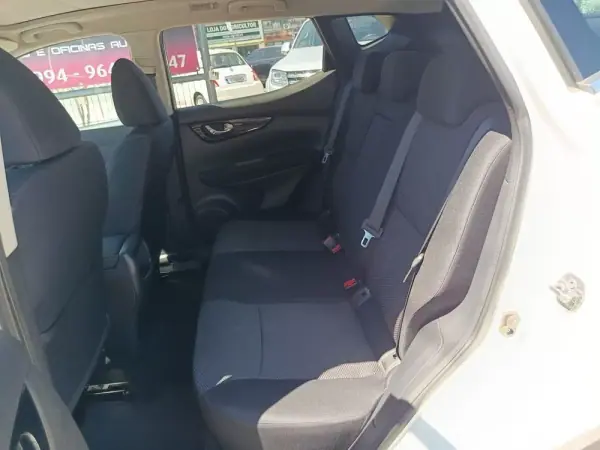 Nissan Qashqai 2017 - 12750 EUR, 153412 km - AUTO.MOTO.pt - 153412km - foto 8 de 30
