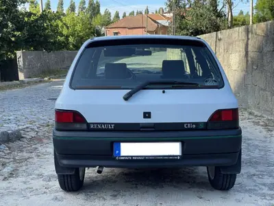 Renault Clio 1993 - 3900 EUR, 283000 km - AUTO.MOTO.pt - 283000km - foto 10 de 39