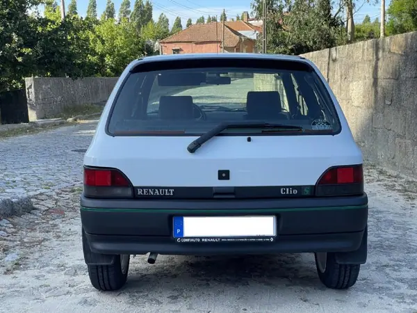 Renault Clio 1993 - 3900 EUR, 283000 km - AUTO.MOTO.pt - 283000km - foto 10 de 39
