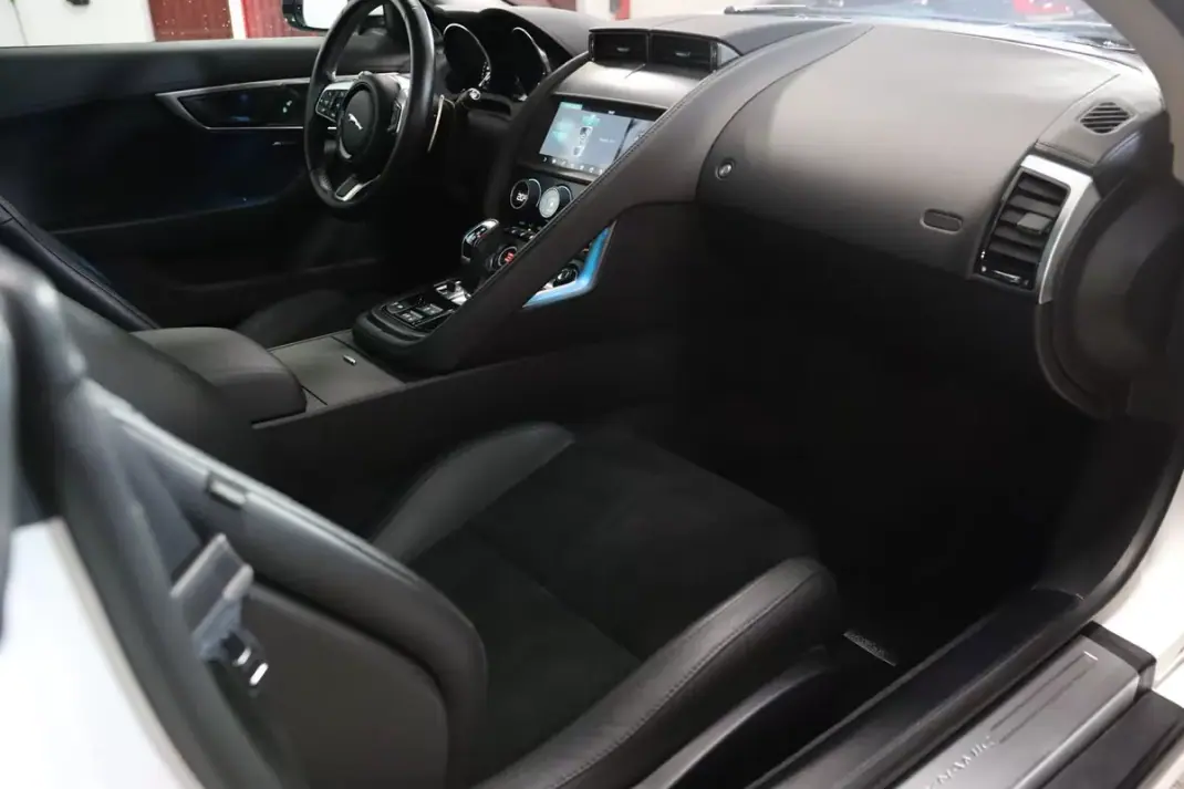 Jaguar F-Type 2019 - 48900 EUR, 47575 km - AUTO.MOTO.pt - 47575km - foto 17 de 29