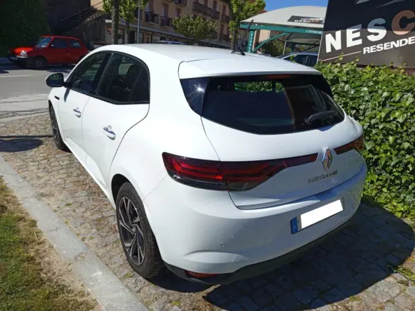 Renault Mégane 2020 - 17900 EUR, 127391 km - AUTO.MOTO.pt - 127391km - foto 5 de 11